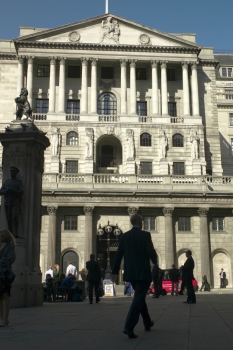 Bank of England menovú politiku nezmenila