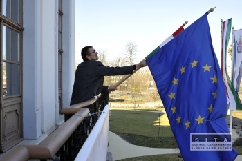 Euroval sa navýši, dohodli sa v Bruseli