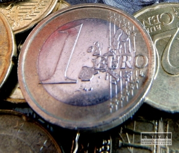 Euro vzrástlo voči doláru, oslabilo oproti franku a jenu