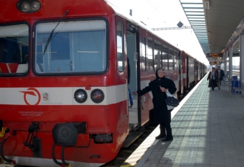 Zrušenie tendra na trati Zlatovce-T. Teplá zostáva otvorené